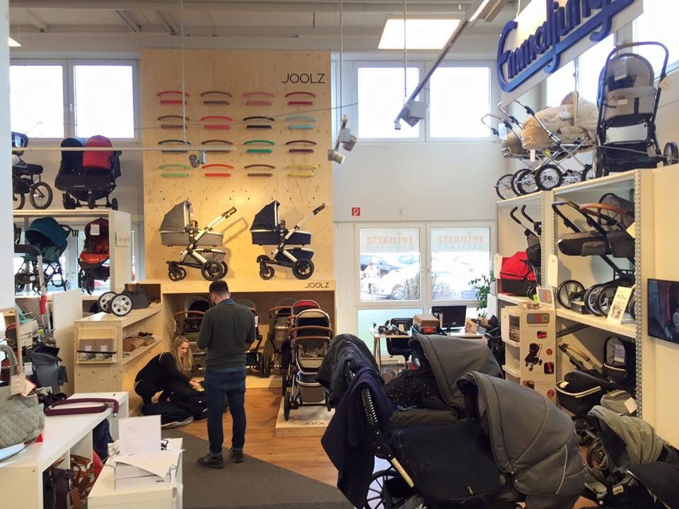 Joolz shop-in-shop with a wooden wall, handlebars and strollers at Reinartz in Munich